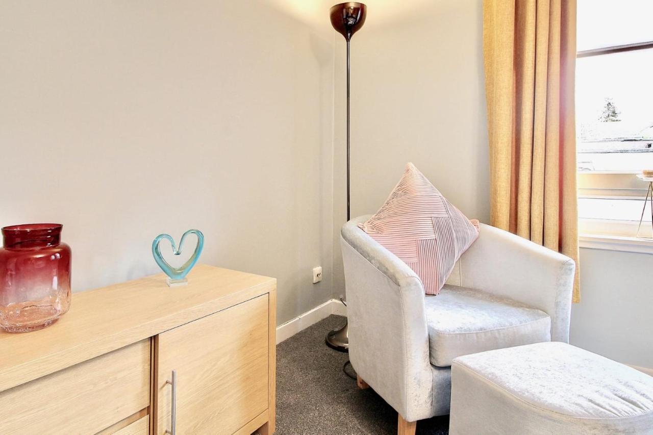 Railroad Apartment Уишоу Екстериор снимка